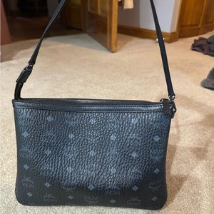MCM Medium Tote pouch / short strap